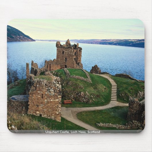 Urquhart Schloss, Loch Ness, Schottland Mousepad (Vorne)