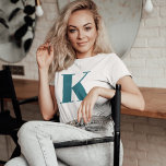 Urschrift | Aquamarin Monogram Modern Stilvoll Coo T-Shirt<br><div class="desc">Einfache,  stilvolle individuelle Anfangsbuchstaben Monogramm T - Shirt Frauen in modernen minimalistischen Typografie in aquamarin blau. Ein perfektes Geschenk oder Mode-Accessoire mit persönlicher Touch!</div>