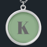 Urschrift | Monogram Modern trendy Sage Green Versilberte Kette<br><div class="desc">Einfache,  stilvolle erste Buchstaben Monogramm Halskette in moderner minimalistischer Typografie in dunkelgrau auf Salbei grün. Ein perfektes Geschenk oder Mode-Accessoire mit persönlicher Touch!</div>