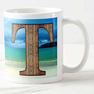 Ursprüngliche Monogram Holzbrief T Beach Ocean Sze Kaffeetasse