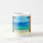 Ursprüngliche Monogram Wooden Letter U Beach Ocean Kaffeetasse (Mittel)