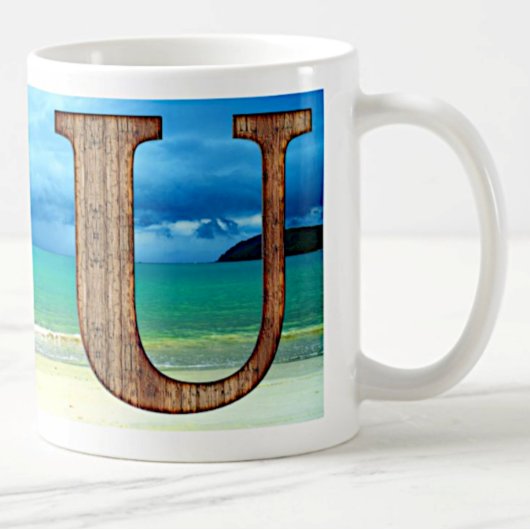 Ursprüngliche Monogram Wooden Letter U Beach Ocean Kaffeetasse