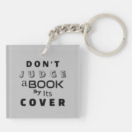 "Urteile ein Buch nicht nach seinem Cover" hellgra Schlüsselanhänger