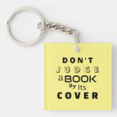 "Urteile ein Buch nicht nach seiner Abdeckung" hel Schlüsselanhänger (Vorderseite)