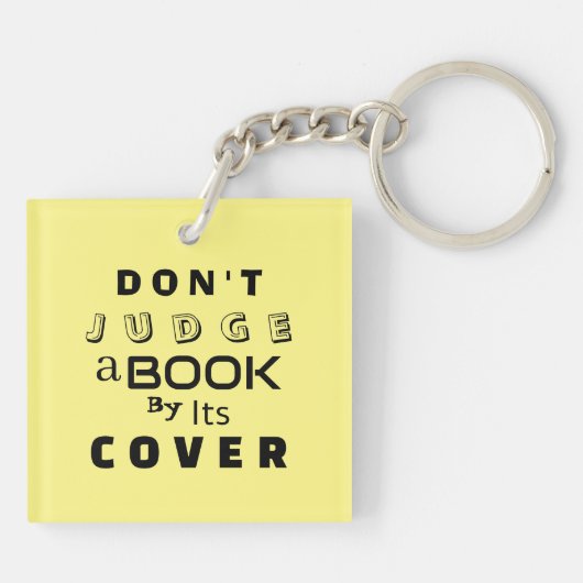 "Urteile ein Buch nicht nach seiner Abdeckung" hel Schlüsselanhänger (Rückseite)