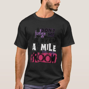 Urteile nicht, bis du mir eine Meile auf die Bro g T-Shirt