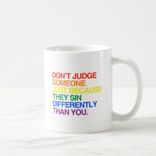 URTEILE NICHT ÜBER JEMANDEN, WEIL SIE ANDERS SÜNDI KAFFEETASSE