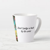 Urteilen Sie ein Buch nicht nach seinem Cover - Milchtasse (Rechte Ecke)