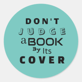 "Urteilen Sie ein Buch nicht nach seinem Cover" Zi Runder Aufkleber