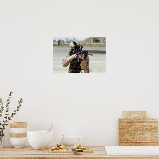 US Air Force Airman übernimmt Sicherheit Poster (Küche)