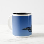US Air Force F-16 Falken bekämpfen Zweifarbige Tasse (Vorderseite Links)