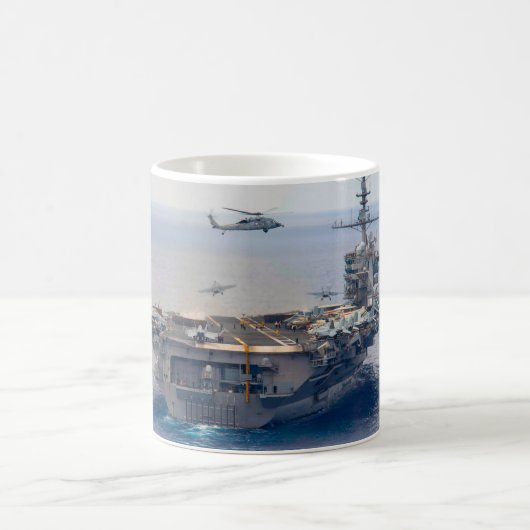 US AIRCRAFT CARRIER - Tasse CVN-74 (Mittel)