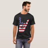 US American Flag and Patriotic Rock Sign of Hand T-Shirt (Vorne ganz)