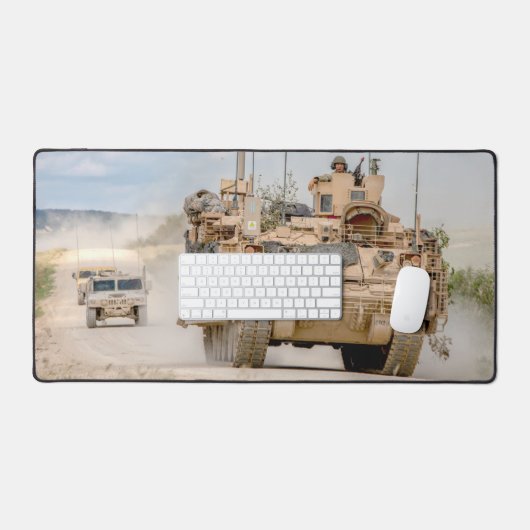 US-ARMORED PERSONAL CARRIER - M2 BRADLEY SCHREIBTISCHUNTERLAGE (Tastatur & Maus)