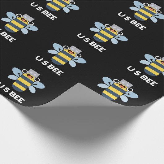 US Bees Funny USB Technical Pun Dark BG Geschenkpapier (Ecke)