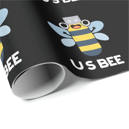 US Bees Funny USB Technical Pun Dark BG Geschenkpapier (Rolleneckpunkt)