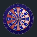 US Flagge-amerikanische Flagge patriotisch Dartscheibe<br><div class="desc">Dieser rote,  weiße und blaue US Flagge Dartboardentwurf wird durch die Flagge des USA inspiriert. Er würde in einer Spielraum- oder -mannhöhle mit einem rustikalen Americanathema cool schauen und würde eine große Weise sein,  Ihre Gäste an einer 4. des Juli-Unabhängigkeits-TagesParty zu unterhalten. Sehen Sie Schwankungen unseres Speichers!</div>