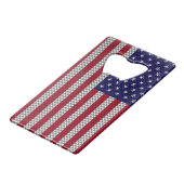 US-Flagge auf Kohlenstoff-Faser-Art-Dekor Kreditkarten Flaschenöffner (Rückseite Schrägansicht)