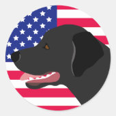 US-Flagge mit schwarzem Labrador Runder Aufkleber (Vorderseite)