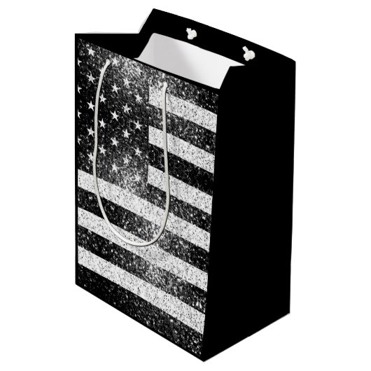US-Flagge Rustic Schwarz-weiß Grau Glitzern Mittlere Geschenktüte (Rückseite Schrägansicht)