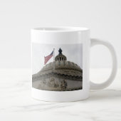 US-Hauptstadts-Gebäude mit der amerikanischen Jumbo-Tasse (Rechts)