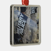 US-Marineinfanteristen und -Matrosen treiben Unruh Silbernes Ornament (Rechts)