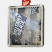 US-Marineinfanteristen und -Matrosen treiben Unruh Silbernes Ornament (Links)