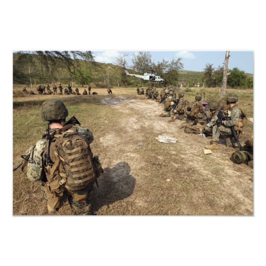 US-Marines bieten Sicherheit als UH-1N Fotodruck (Vorne)