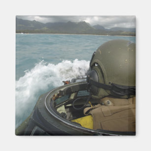 US-Marinesoldat, der ein Angriff mit Magnet