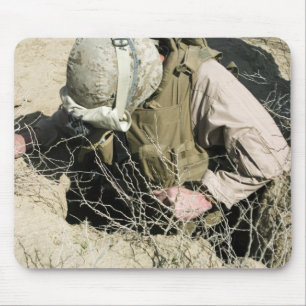 US-Marinesprünge hinunter ein Loch Mousepad