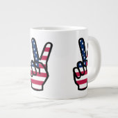 US-Siegeszeichen Jumbo-Tasse (Vorderseite Rechts)