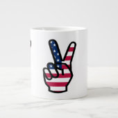 US-Siegeszeichen Jumbo-Tasse (Vorderseite)