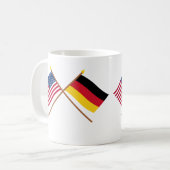 US und Deutschland gekreuzte Flaggen Kaffeetasse (Vorderseite Links)