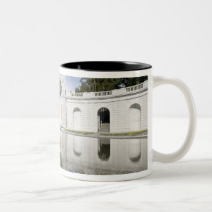 US, VA, Arlington. Frauen im Militärdienst für Zweifarbige Tasse