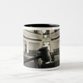 USA, Alabama, Monroeville. Zuhause der Verfasser Zweifarbige Tasse (Mittel)