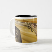 USA, Alabama, Tuscumbia. Alabama Music Hall Zweifarbige Tasse (Vorderseite Links)