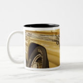 USA, Alabama, Tuscumbia. Alabama Music Hall Zweifarbige Tasse (Links)