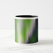 USA, Alaska, Chena Hot Springs. Aurora Borealis Zweifarbige Tasse (Mittel)