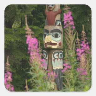 USA, Alaska, Ketchikan, Totem Bight Staat Quadratischer Aufkleber