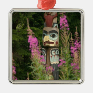 USA, Alaska, Ketchikan, Totem Bight State Ornament Aus Metall
