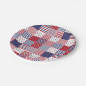 USA-AmericanaPatchwork-rotes weißes u. blau Pappteller (Schrägansicht)