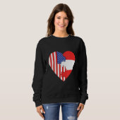 USA and Austria Flags Heart Sweatshirt (Vorne ganz)