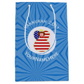 USA Angel Red Hair Hanukkah Flag Personalisiert Mittlere Geschenktüte (Vorderseite)