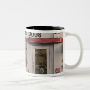 USA, Arizona, Bisbee: Schattiges Dell-Motel, alle Zweifarbige Tasse