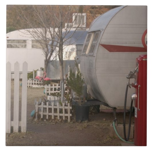 USA, Arizona, Bisbee: Schattiges Dell-Motel, alles Fliese (Vorderseite)