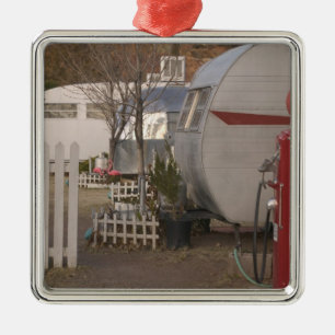 USA, Arizona, Bisbee: Schattiges Dell-Motel, alles Silbernes Ornament