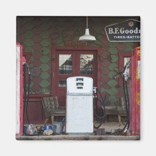 USA, Arizona. Chloride Ghost Town, alte Tankstelle Magnet
