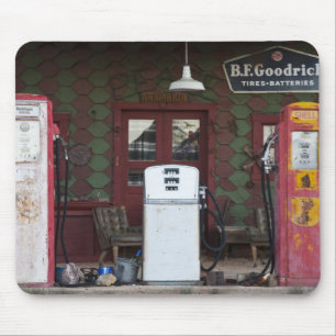 USA, Arizona. Chloride Ghost Town, alte Tankstelle Mousepad