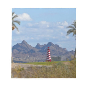 USA, Arizona, Lake Havasu City. Leuchtturm daneben Notizblock