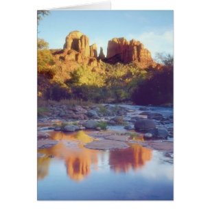 USA, Arizona, Sedona. Cathedral Rock reflektierend